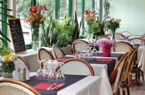 Hotels HOTEL LES MARRONNIERS : photos des chambres