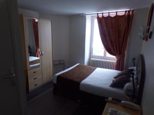 Hotels Logis Hotel de France : photos des chambres