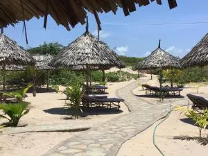 Mambrui Golden Beach Bar and Cottages - Dakacha
