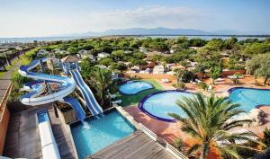 Campings Mobil home a 100 m des plages dans camping 4 etoiles avec vue sur la montagne : photos des chambres