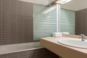 Hotels La Berteliere, The Originals Relais (Qualys-Hotel) : photos des chambres
