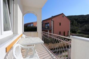 One-Bedroom Apartment with Balcony room in Apartment Slatine 14541a
