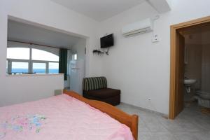Studio with Balcony and Sea View room in Studio Slatine 14541b
