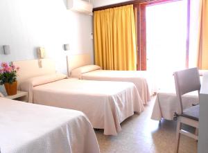 Family Room room in Hotel Tramontana