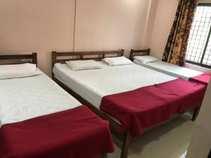SUPREME LODGe