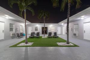 Renovated studio wocean view boardwalk steps