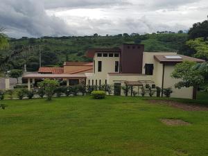 Close to the Airport AND Parque Viva Private 1 Bedroom whith Prive, Guácima