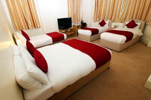 Quadruple Room with Private Bathroom room in Gatwick Inn Hotel- Premises Professionally Antiseptic