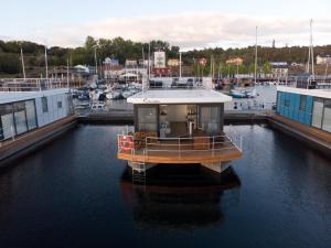 Calanthe - DAS HAUSBOOT