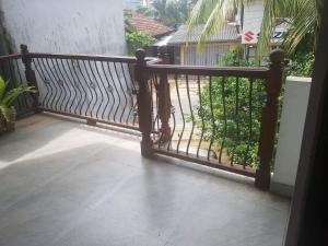 Dumi House
