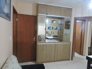 Apto 2 quartos no centro de Bombinhas, 130 metros praia