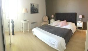 Appartements Vue exceptionnelle sur les Tours ! Charme et tranquillite : photos des chambres