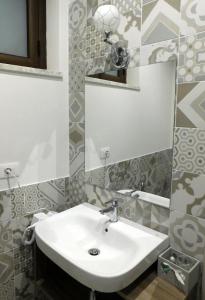 Bed and Breakfast Acrobatic