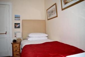 Single - Shared Bathroom room in Ardvane B&B