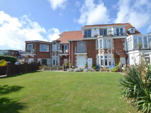 Cozy Holiday Home in Swanage with Balcony