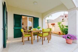 Apartment Deni with central heating