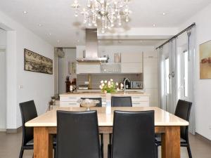Dondras Residence