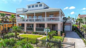 Four-Bedroom House room in 62 Moody Dr