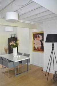 Antwerp old town triplex apartment