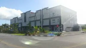 Ants Hotel - 玻璃市港口