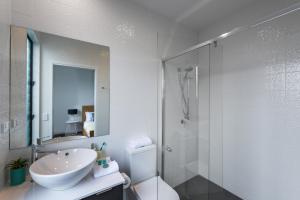 Oxford Steps - Executive 2BR Bulimba Apartment Across from the Park on Oxford St