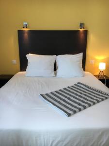 Hotels Les Bains Boyardville - Hotel et Restaurant : photos des chambres