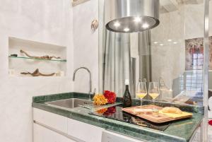 Venice Luxury Watersdoor