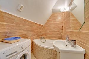 Hello Apartments Gdańsk Loft Swietego Ducha for up to 10 guests