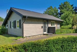 Talu Blockhaus mit Parkplatz vor der Ha Damp Saksamaa