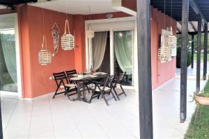 Sunny Villa Sea View by RentalsPro Services