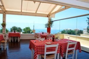 Villa with Private Pool room in 4 bedroom Villa Lofou with private pool and sea views Aphrodite Hills Resort