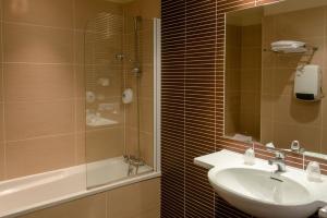 Hotels Cit'Hotel Criden : photos des chambres