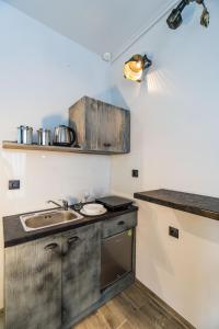 GraffitiSuites#Garage