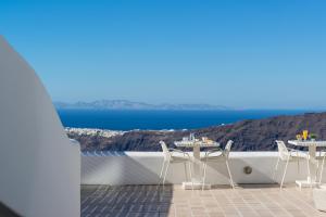 2 Bedroom White Suite with Hot Tub