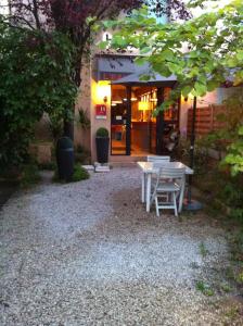 Hotels L'Eau Des Collines : photos des chambres