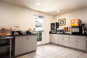 Microtel Inn & Suites Lodi