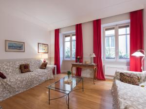 RSH Spanish Steps Apartments