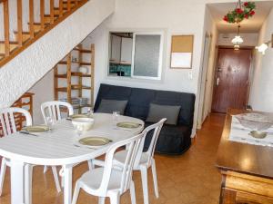 Apartment Les Trinquettes by Interhome