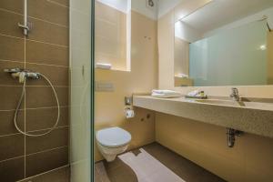 Standard Twin Room with Balcony - Seaside room in Bluesun Villa Vela Luka