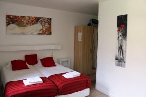 Hotels Auberge Le Romarin : photos des chambres