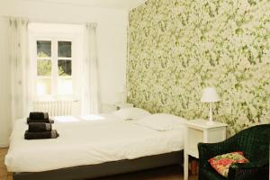 Hotels Auberge Le Romarin : photos des chambres