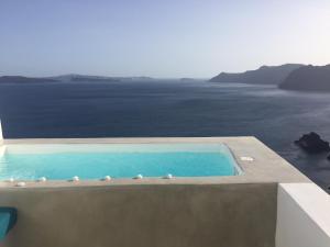 Big Blue Villa by Caldera Houses