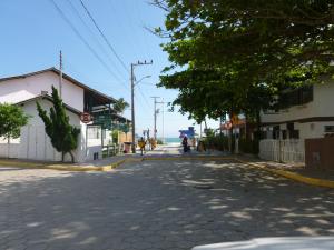 Apartamento 12 - Bombinhas - 200 metros da praia