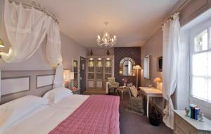 Hotels Les Glycines - Hotel & Spa : photos des chambres