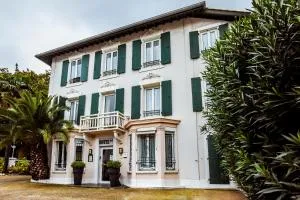 Hôtel VAL FLORES LOGIS - 安格雷