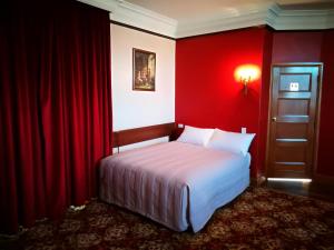 Motel Mayfair on Cavell