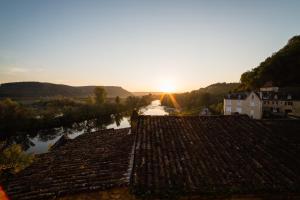 Maisons de vacances Heart of BEYNAC Your typical house with a magical view over river : photos des chambres