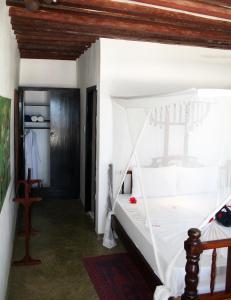 Moonshine Uroa Boutique Hotel