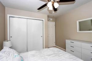 Beach Cottage Sand Suite (2 bd/1 bth condo 1 block from beach) - image 1