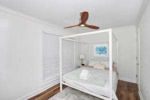 Apartment room in Dune Cottage Shell Suite (2 bed/2 bath beach condo)